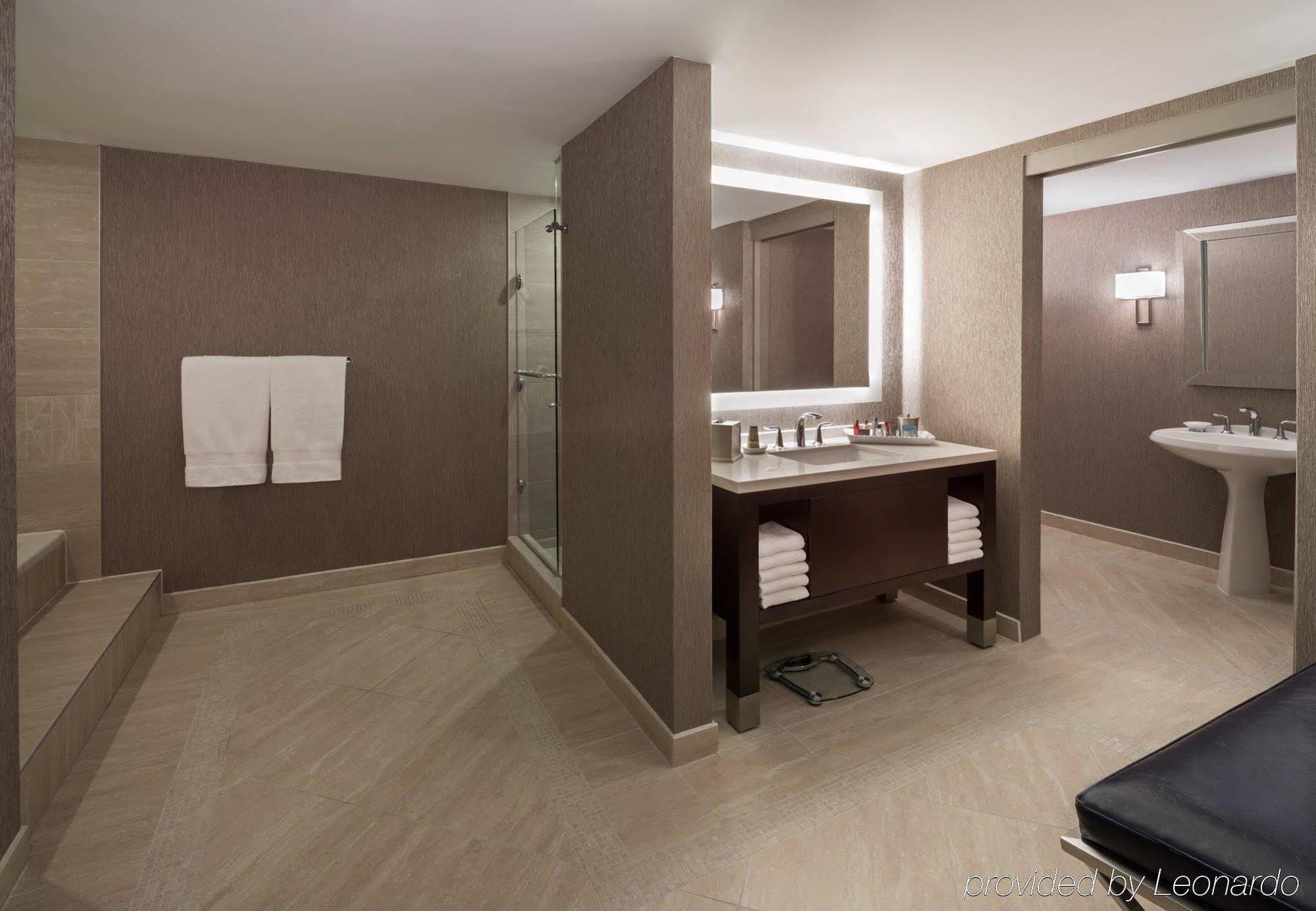 Marriott Downtown At Cf Toronto Eaton Centre Hotel Екстериор снимка